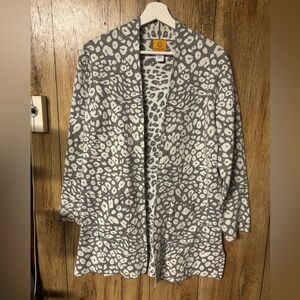 Super Cute Ruby Rd Leopard Print Gray & White Open Front Knit Cardigan w/ Pocket